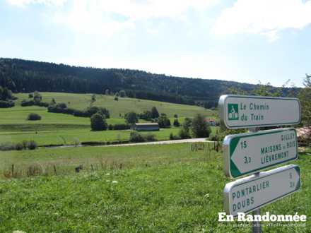 Vue sur la vallée du Doubs depuis Arçon