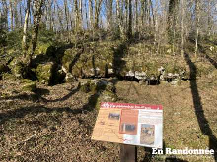 Panneau sur les phénomènes karstiques