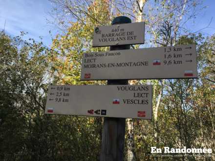 Panneaux de direction : Barrage de Vouglans Est